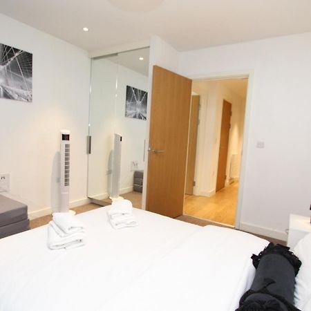 Spacious & Modern 1 Bedroom Close To Station In E16 Лондон Экстерьер фото