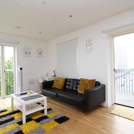 Spacious & Modern 1 Bedroom Close To Station In E16 Лондон Экстерьер фото