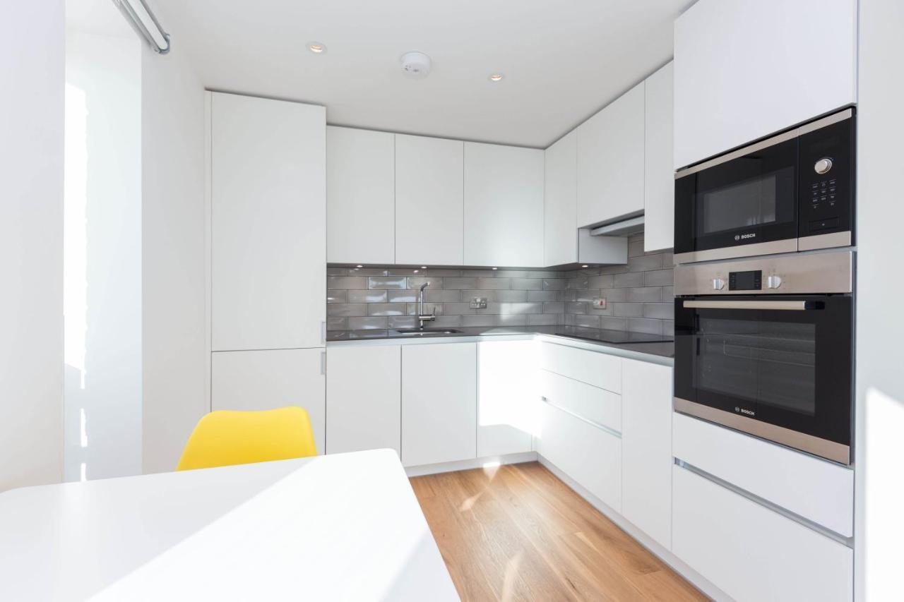 Spacious & Modern 1 Bedroom Close To Station In E16 Лондон Экстерьер фото
