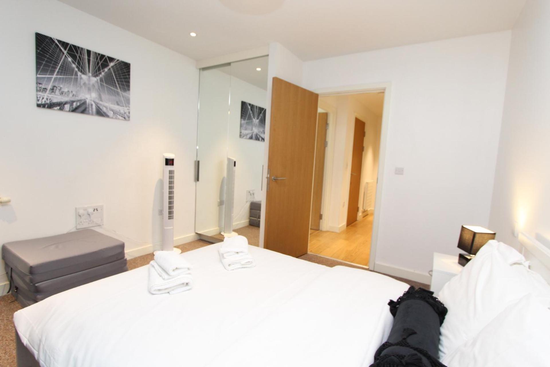 Spacious & Modern 1 Bedroom Close To Station In E16 Лондон Экстерьер фото