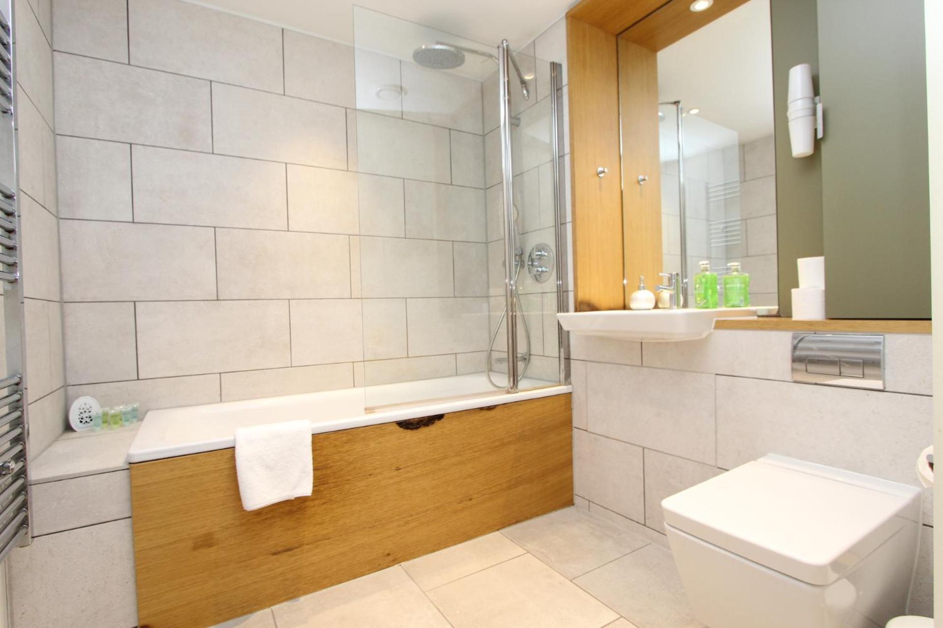 Spacious & Modern 1 Bedroom Close To Station In E16 Лондон Экстерьер фото